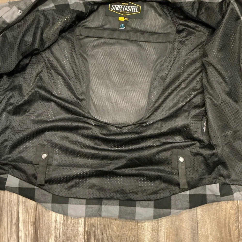Street & Steel Black & Gray Plaid Button-Down Shirt - Picture 6 of 16